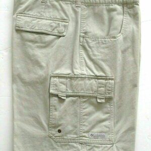 Columbia VGC Men Shorts Size 38 Inseam 9"   Khaki Cargo Flat Front
